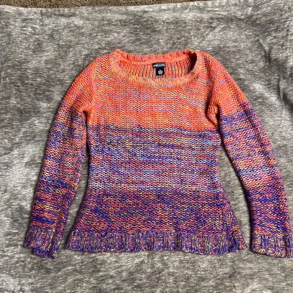 Wet Seal Womanβs Knit Sweater Size Medium (could work for a small) - Picture 1 of 13